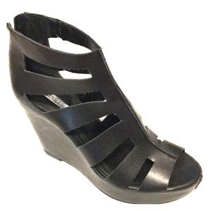 BCBG “Torrez” sandal - Black 7M